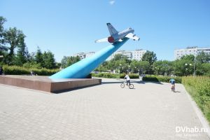 Памятник авиаторам Дальнего Востока - достопримечательности Хабаровска
