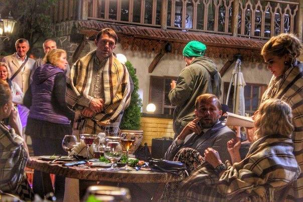 Сдается дом со всеми неудобствами где снимали. Сдаётся дом со всеми неудобствами 2016. Дом с неудобствами фильм. Сдается дом у моря фильм. Сдается дом со всеми неудобствами фильм 2016 в хорошем качестве